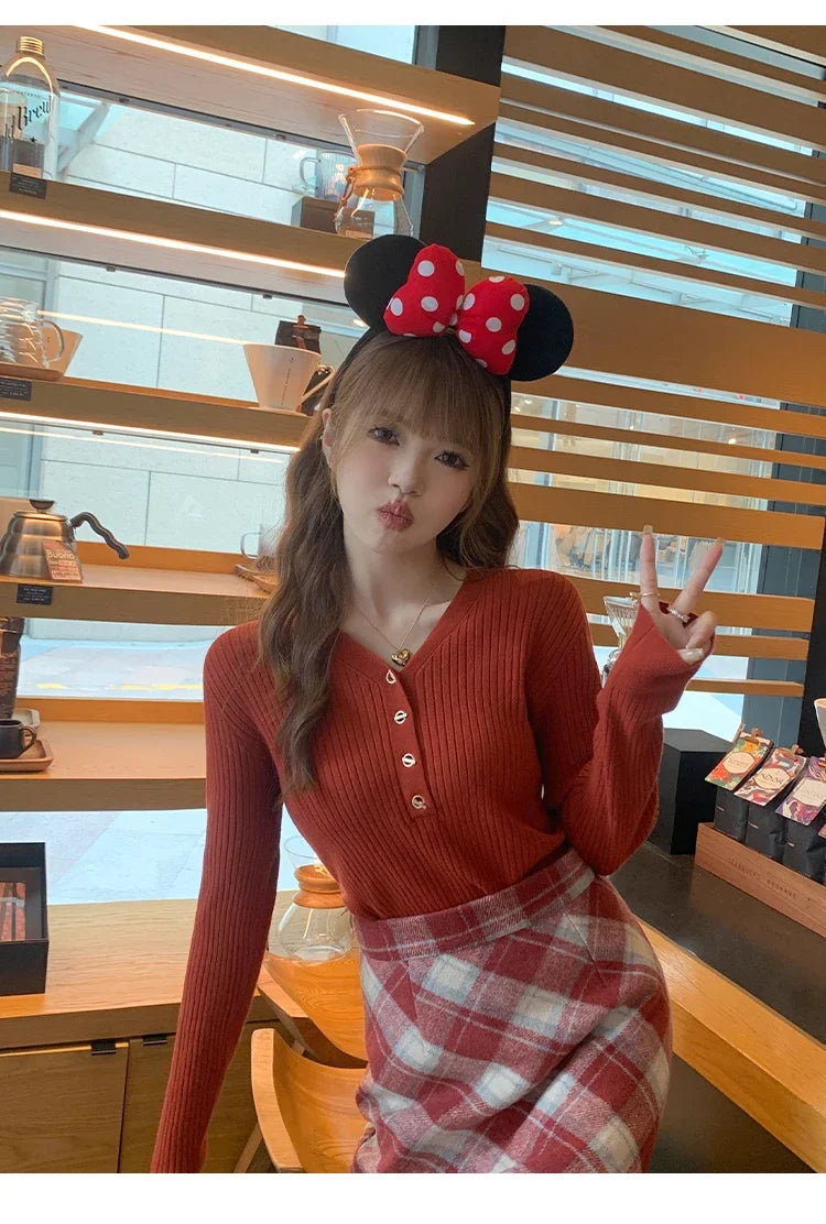 Slim V-Neck Knit Pullover