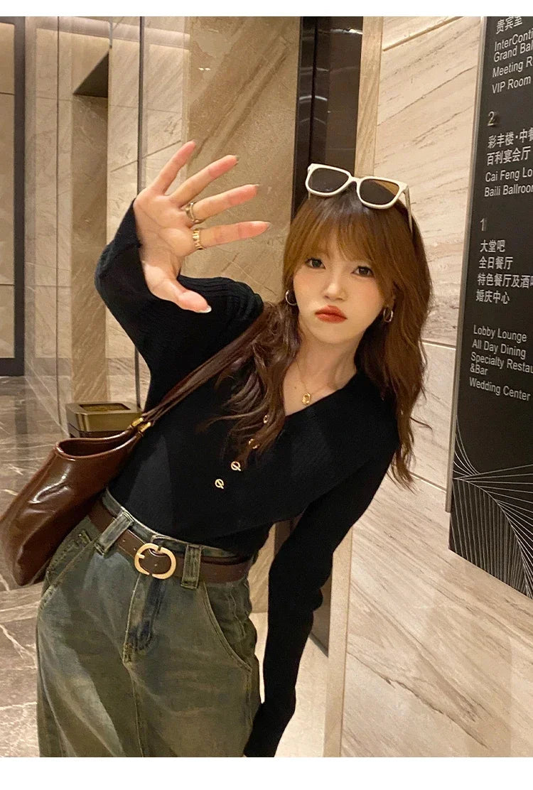 Slim V-Neck Knit Pullover