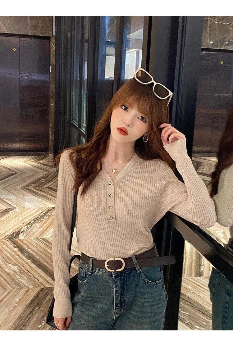 Slim V-Neck Knit Pullover