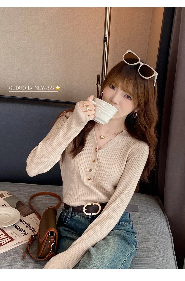Slim V-Neck Knit Pullover